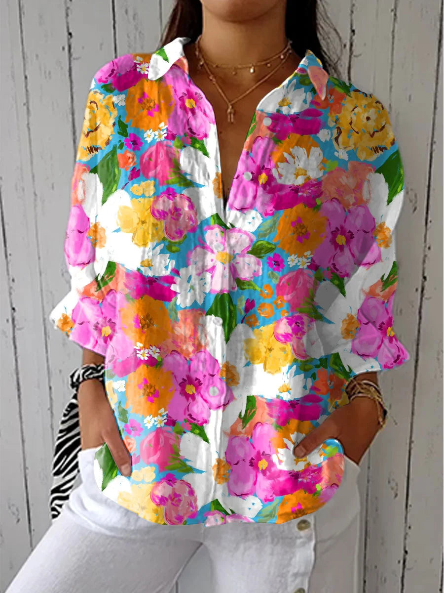 "Kvinders afslappet skjorte med farverigt blomsterprint, kortærmet, let stof, afslappet pasform, frisk og ubesværet look."