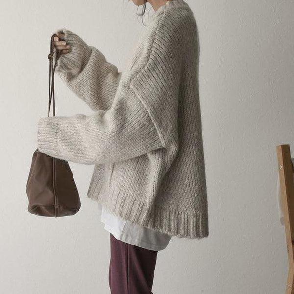 "Varm oversized sweater i beige med afslappet pasform, stilrent design og komfort. Perfekt til kølige dage."