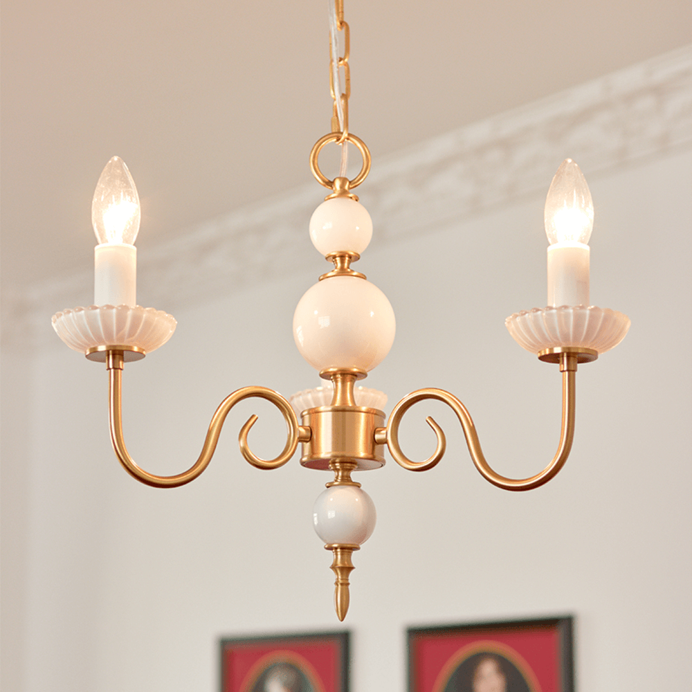 Elegant Retro Lysekrone i Cremefarvet Glas