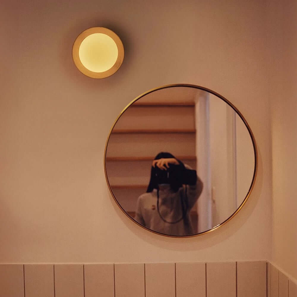 Elegant Trævæglampe i Hvidt - Minimalistisk Design