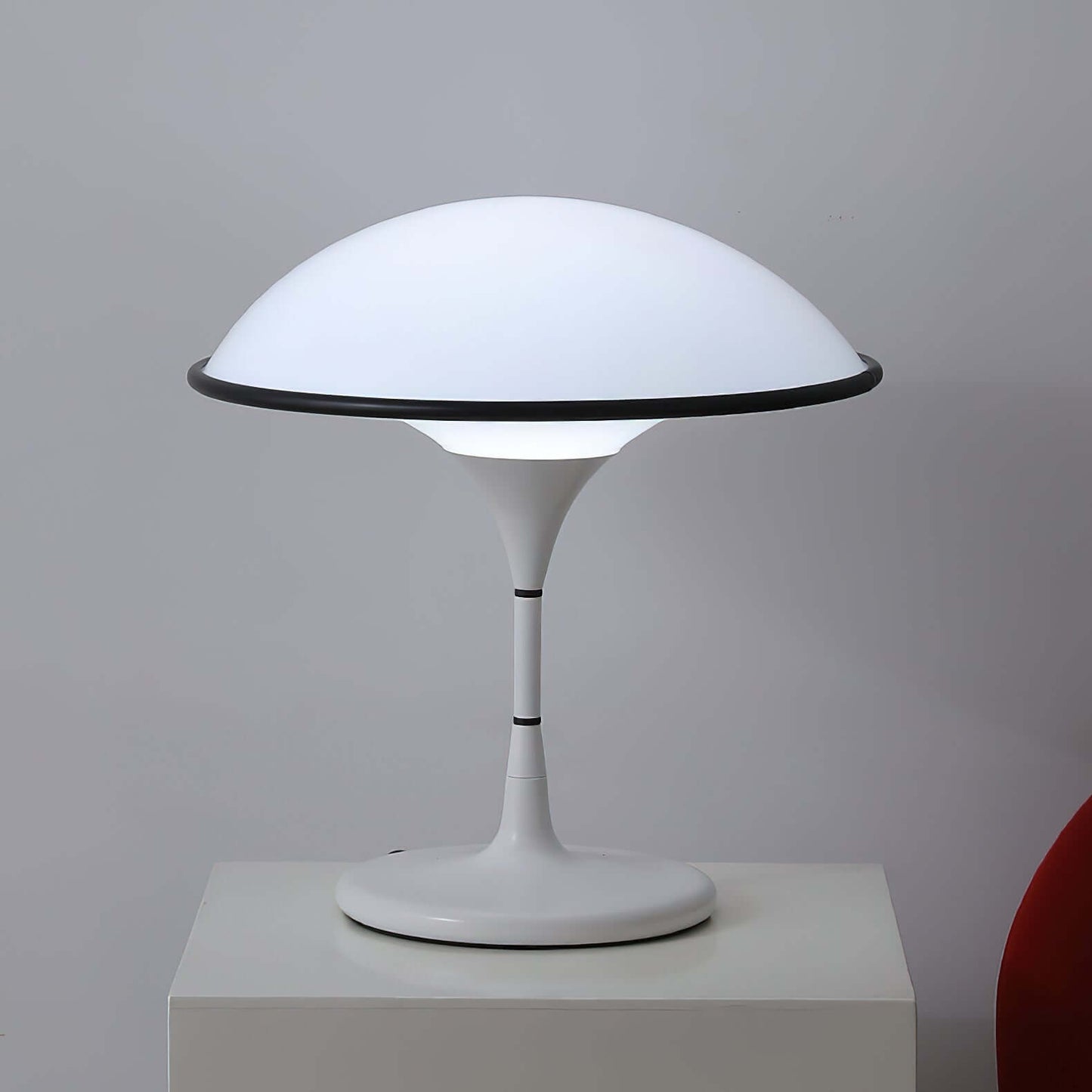 Elegant Bordlampe i Retro-Moderne Design