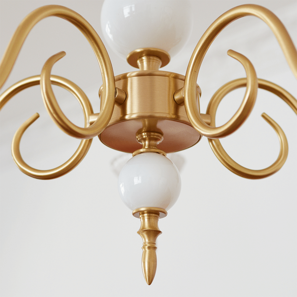 Elegant Retro Lysekrone i Cremefarvet Glas
