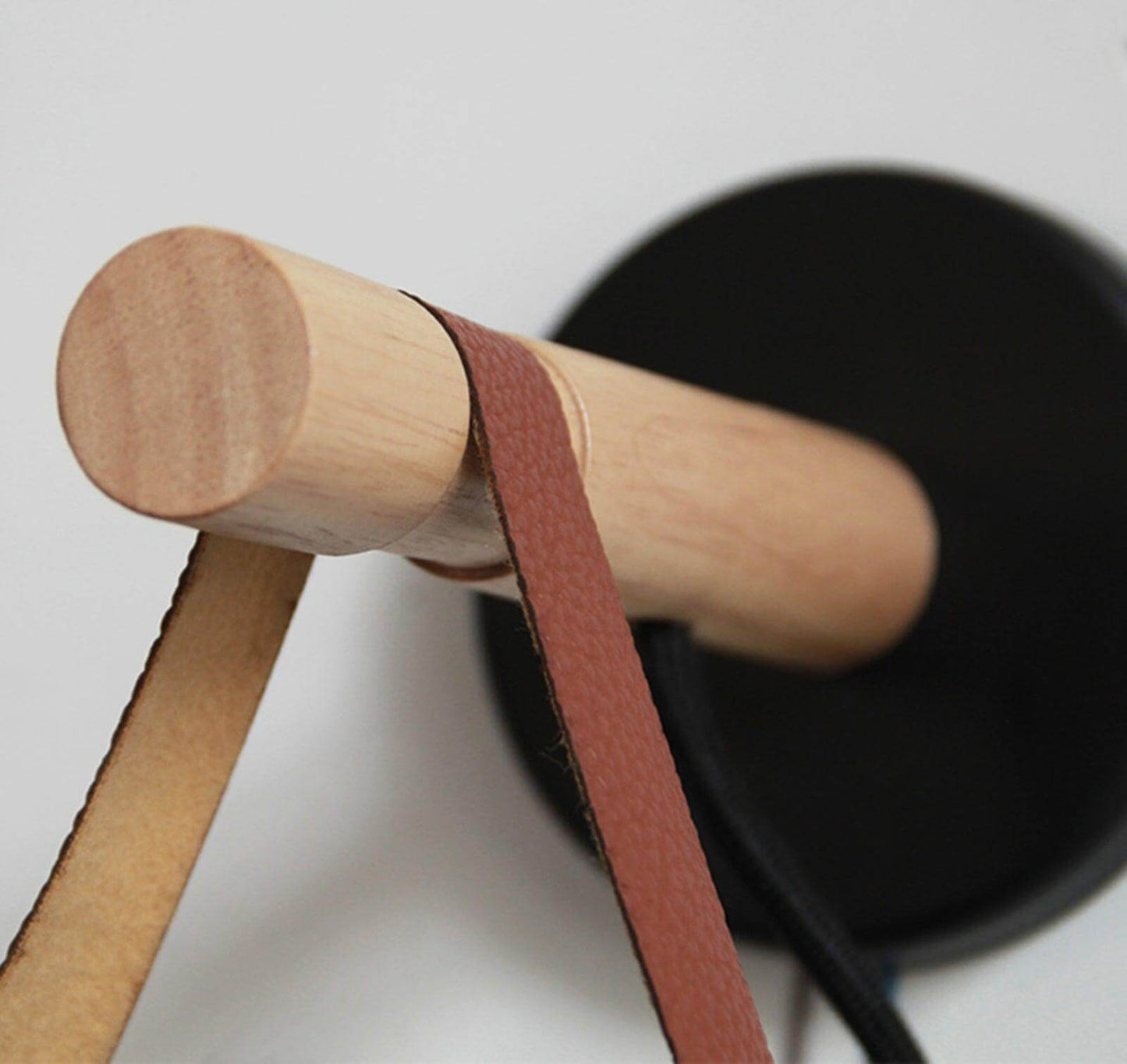 Konisk Væglampe i Træ med LED | Skandinavisk Design