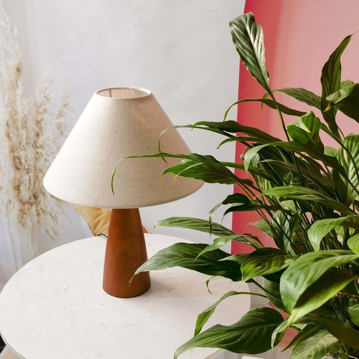 Elegant Bordlampe i Massivt Træ