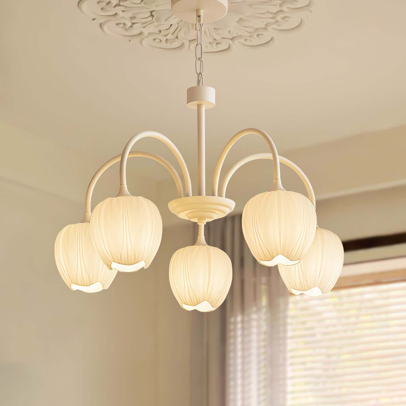 Elegant Matcha Lysekrone i Tulipandesign