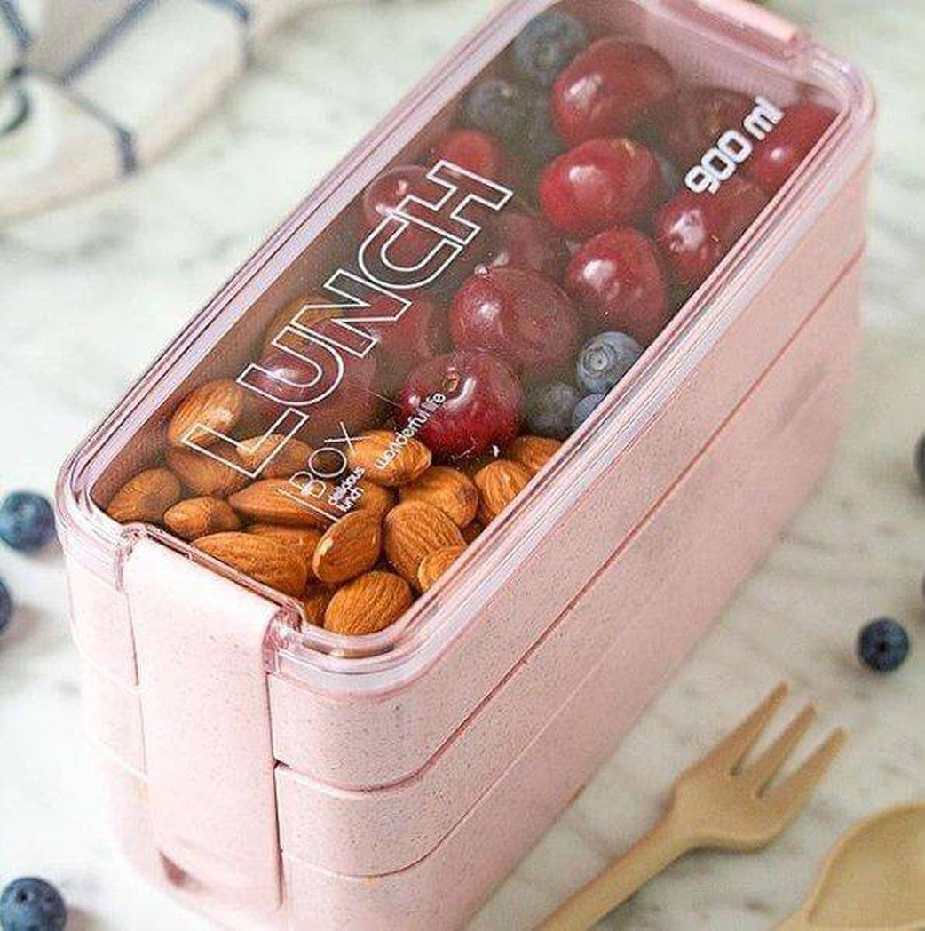 "3-lags bento madkasse i beige og lyserød, lufttæt, mikrobølge- og opvaskemaskinesikker, ideel til frokostopbevaring."