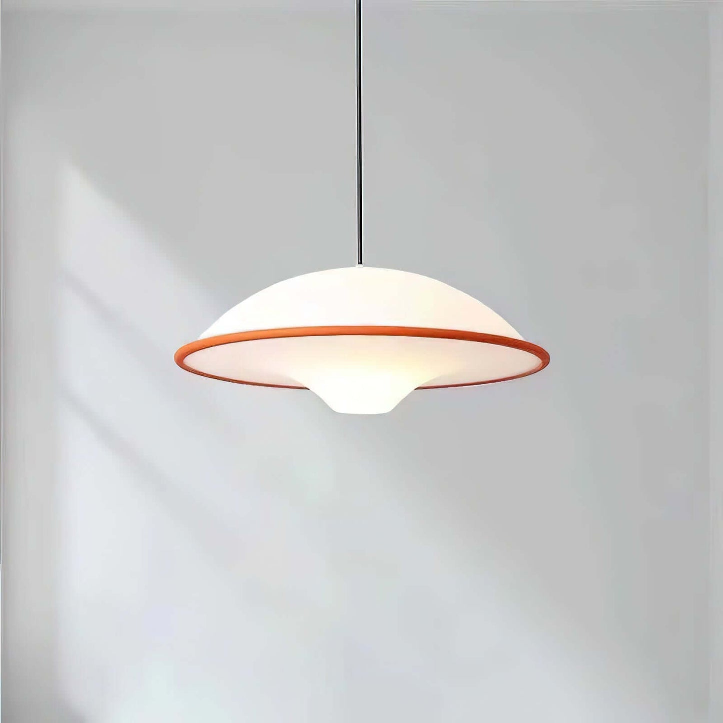 Moderne UFO Pendellampe i Akryl & Metal - Ø45cm