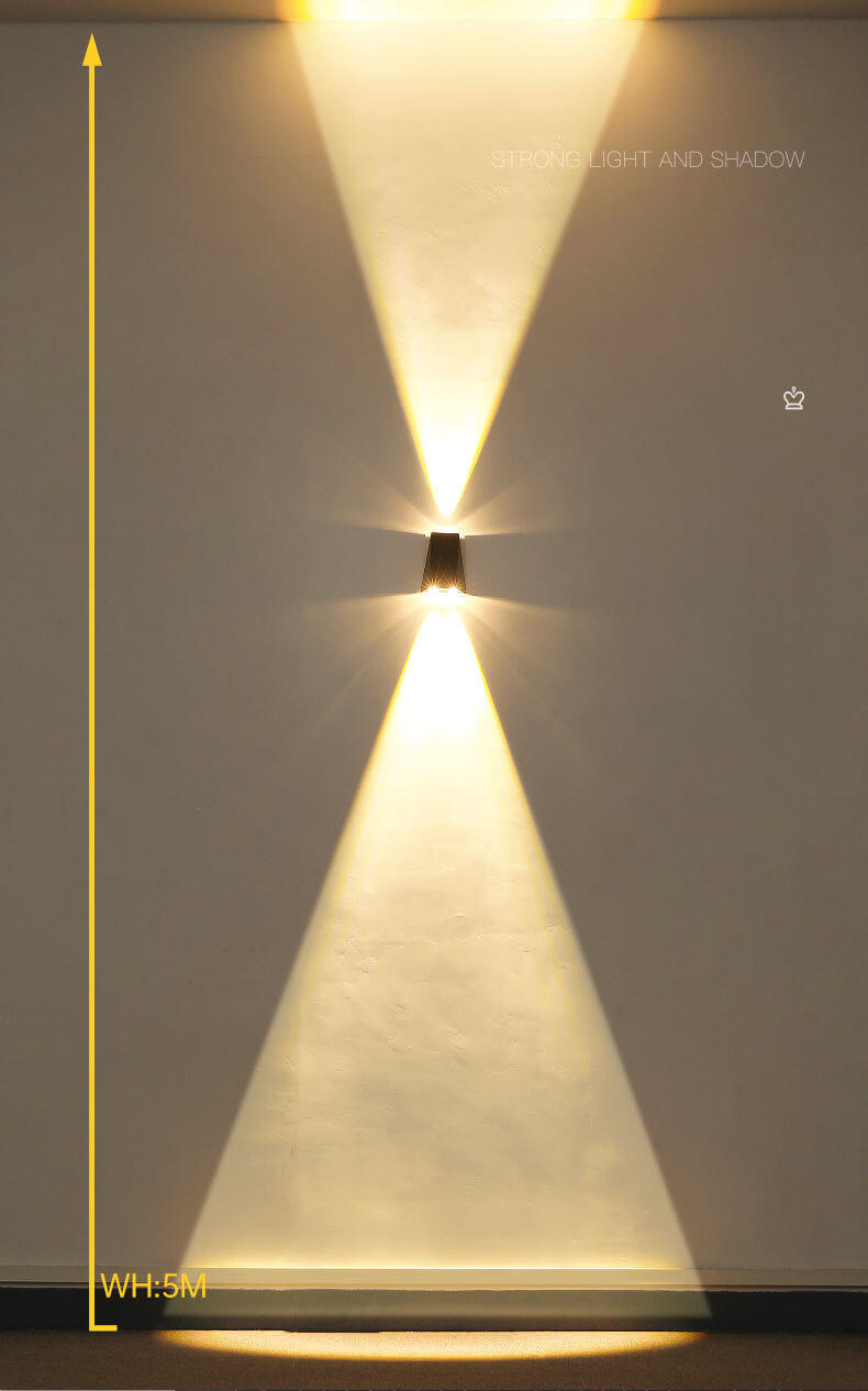 Soldrevet LED-væglampe med justerbar belysning