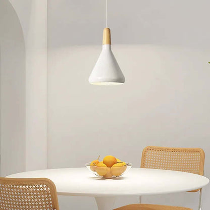 Konisk Pendel i Metal - Moderne Design