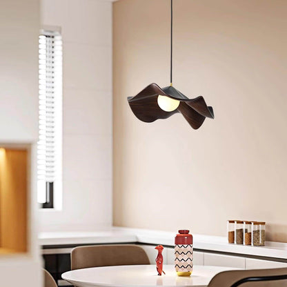 Unik Lotus Pendellampe i Harpiks & Metal