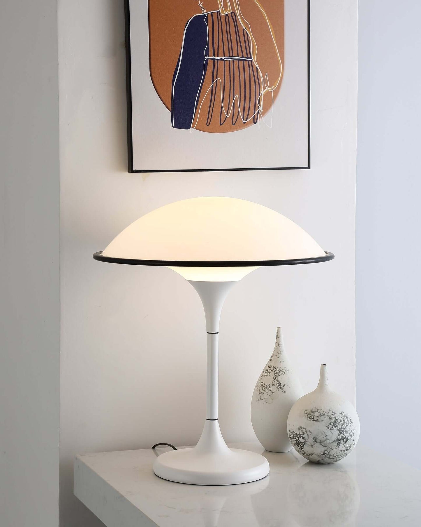Elegant Bordlampe i Retro-Moderne Design