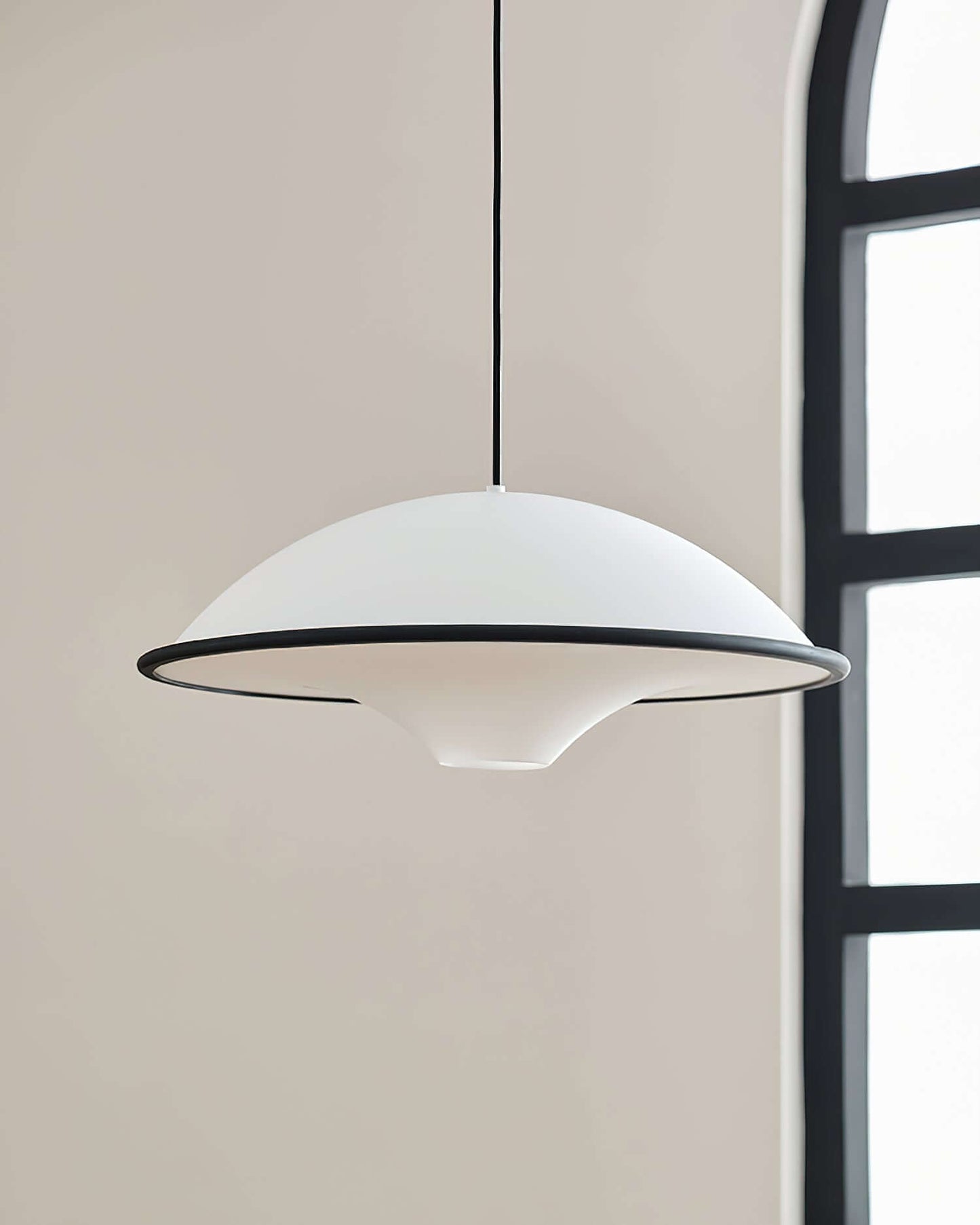 Moderne UFO Pendellampe i Akryl & Metal - Ø45cm
