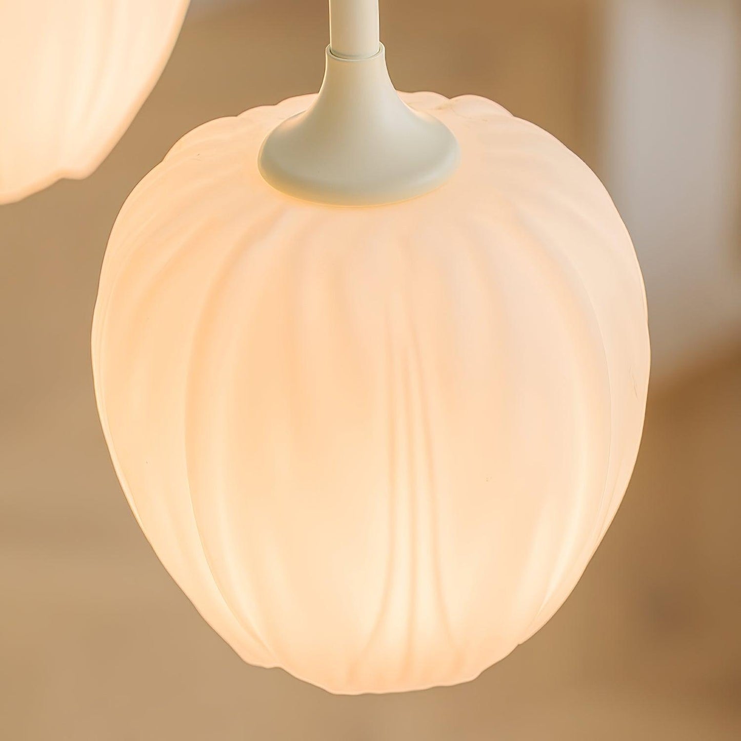 Elegant Matcha Lysekrone i Tulipandesign