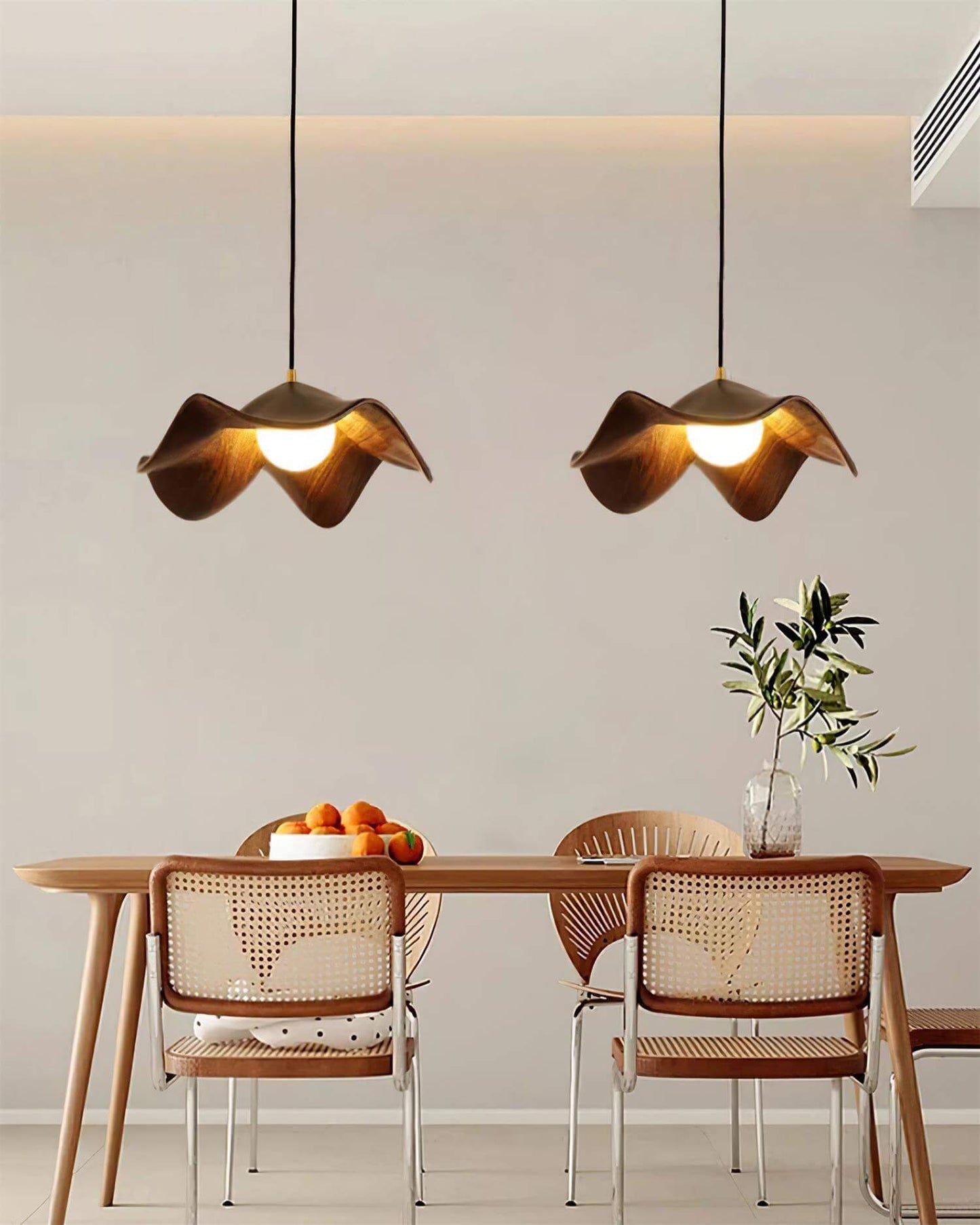 Unik Lotus Pendellampe i Harpiks & Metal