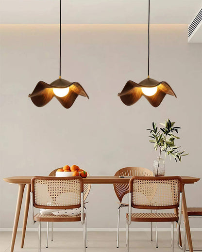 Unik Lotus Pendellampe i Harpiks & Metal