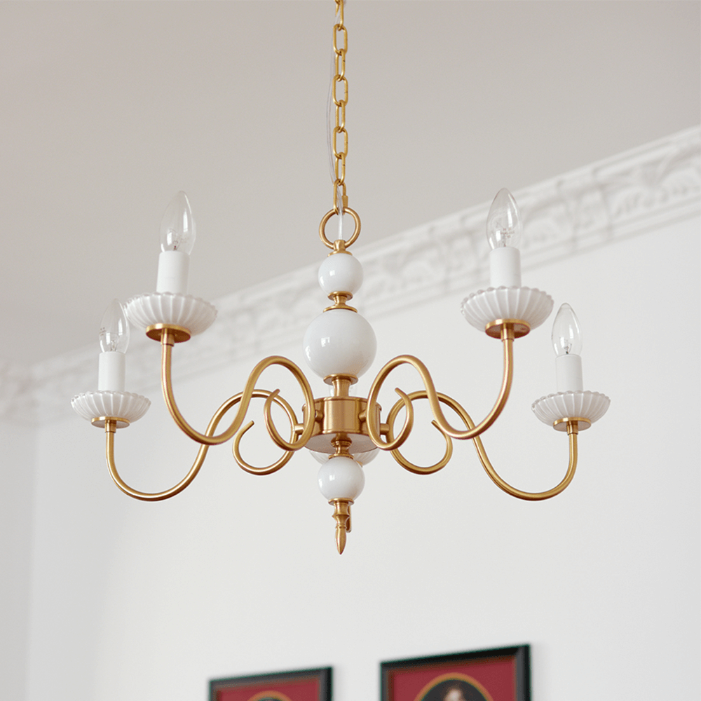 Elegant Retro Lysekrone i Cremefarvet Glas