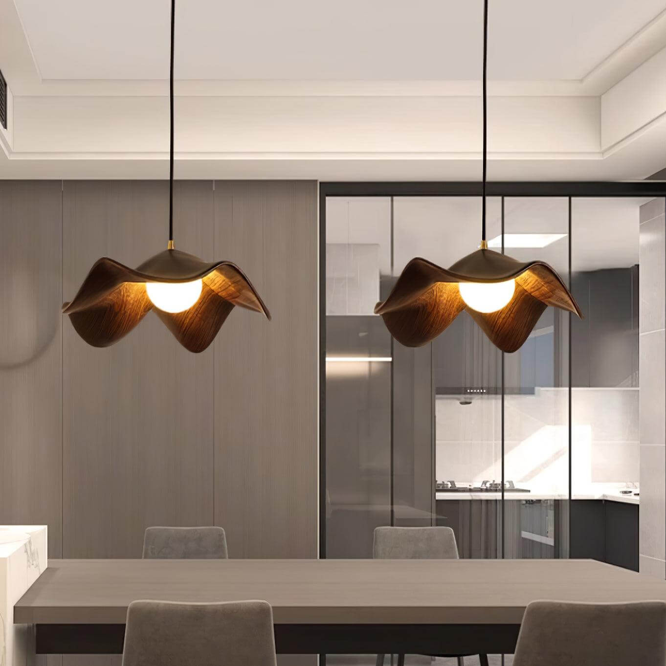 Unik Lotus Pendellampe i Harpiks & Metal