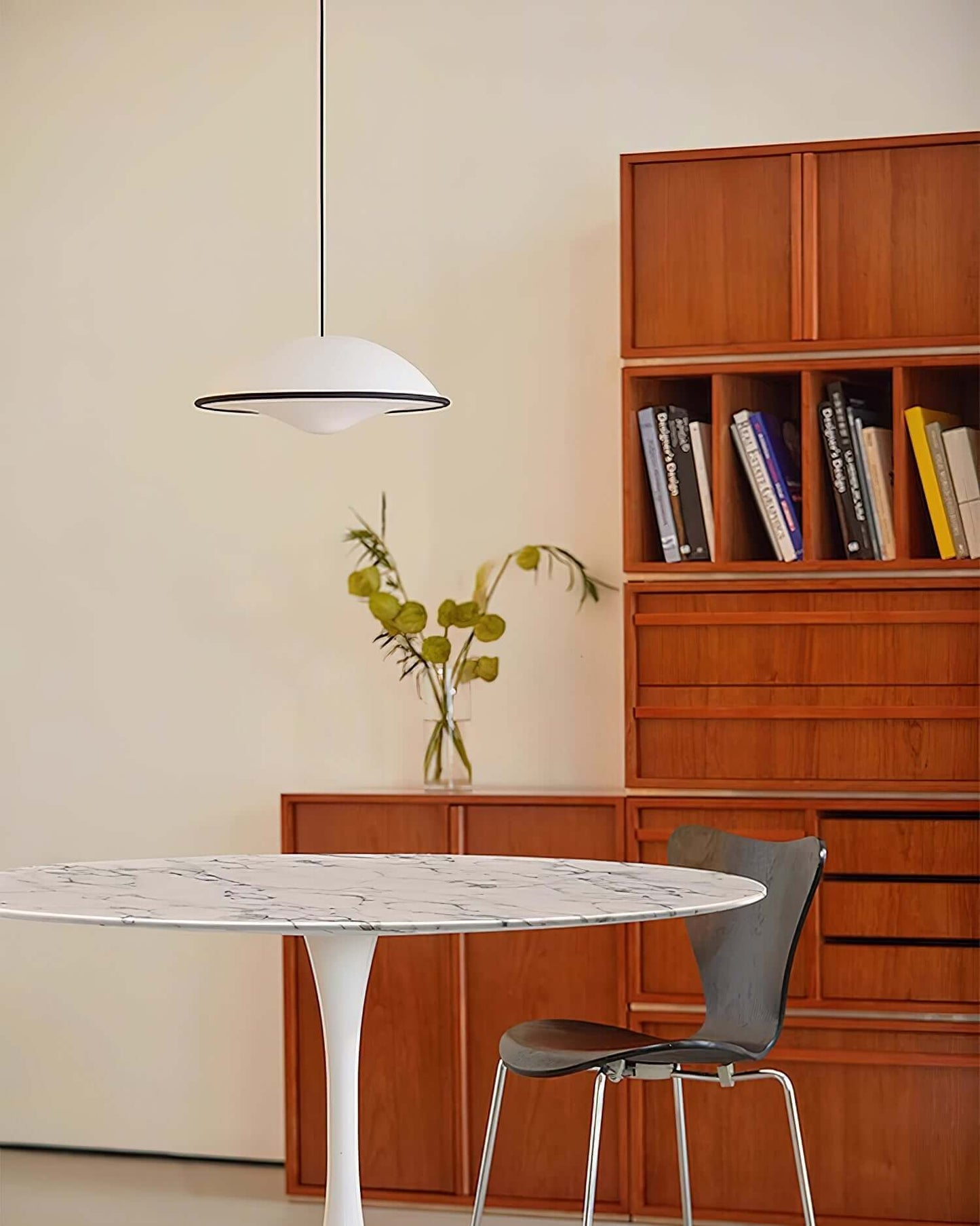 Moderne UFO Pendellampe i Akryl & Metal - Ø45cm