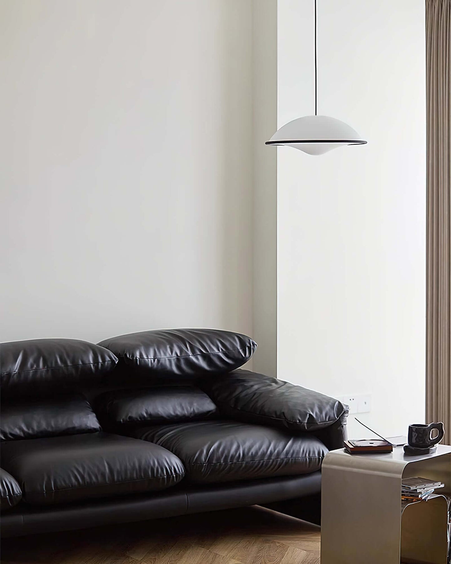 Moderne UFO Pendellampe i Akryl & Metal - Ø45cm