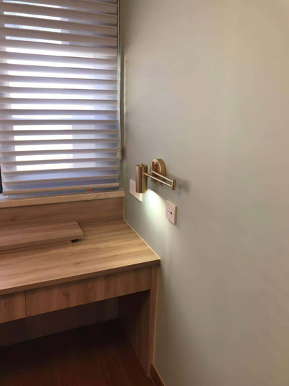 Justerbar Svingarm Væglampe i Metal