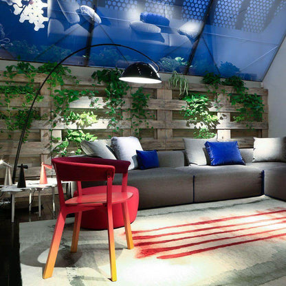 Justerbar bue gulvlampe i metal