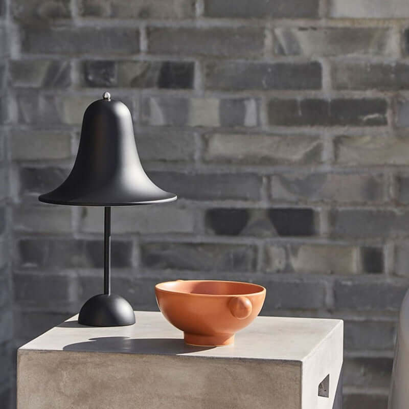 Ledningsfri Bordlampe i Klassisk Design