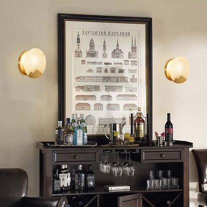 Elegant Marmor Væglampe med Messing Detaljer