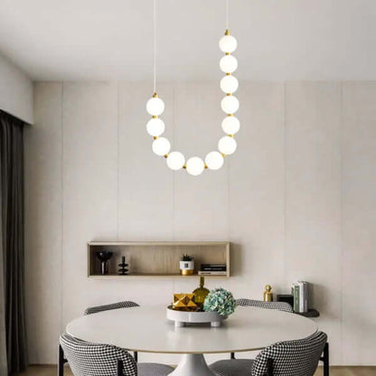 Elegant Hvid Halskæde Lysekrone