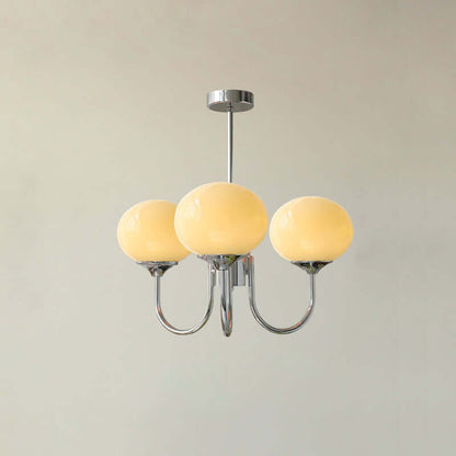 Elegant Lysekrone med Gyldne Detaljer & Lyserøde Glasskærme