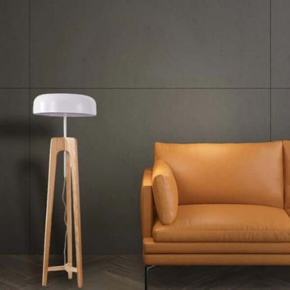 Elegant Træ Gulvlampe i Norsk Stil