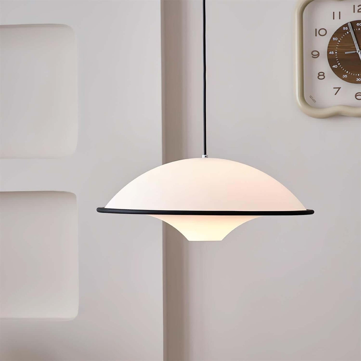Moderne UFO Pendellampe i Akryl & Metal - Ø45cm
