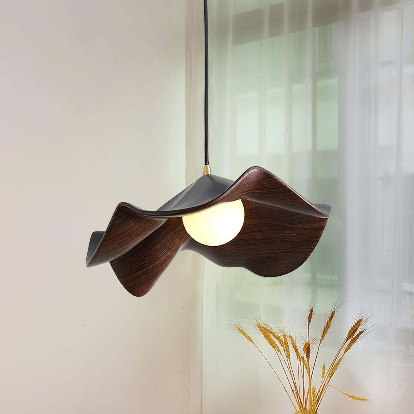 Unik Lotus Pendellampe i Harpiks & Metal
