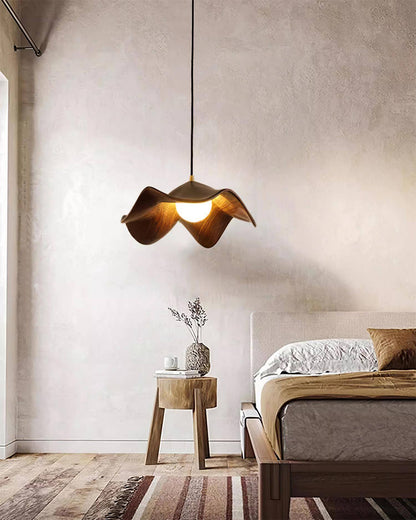 Unik Lotus Pendellampe i Harpiks & Metal