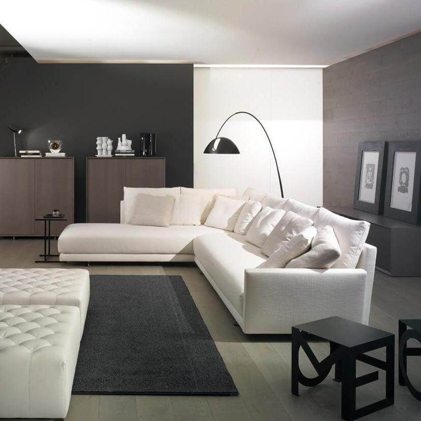 Justerbar bue gulvlampe i metal