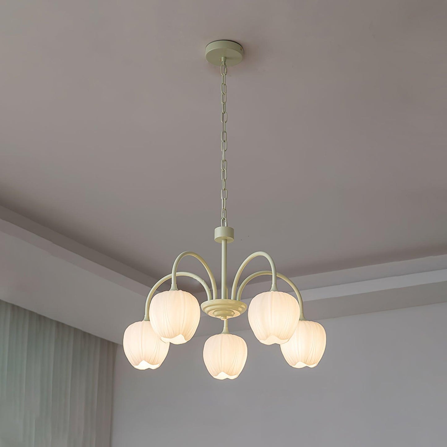 Elegant Matcha Lysekrone i Tulipandesign