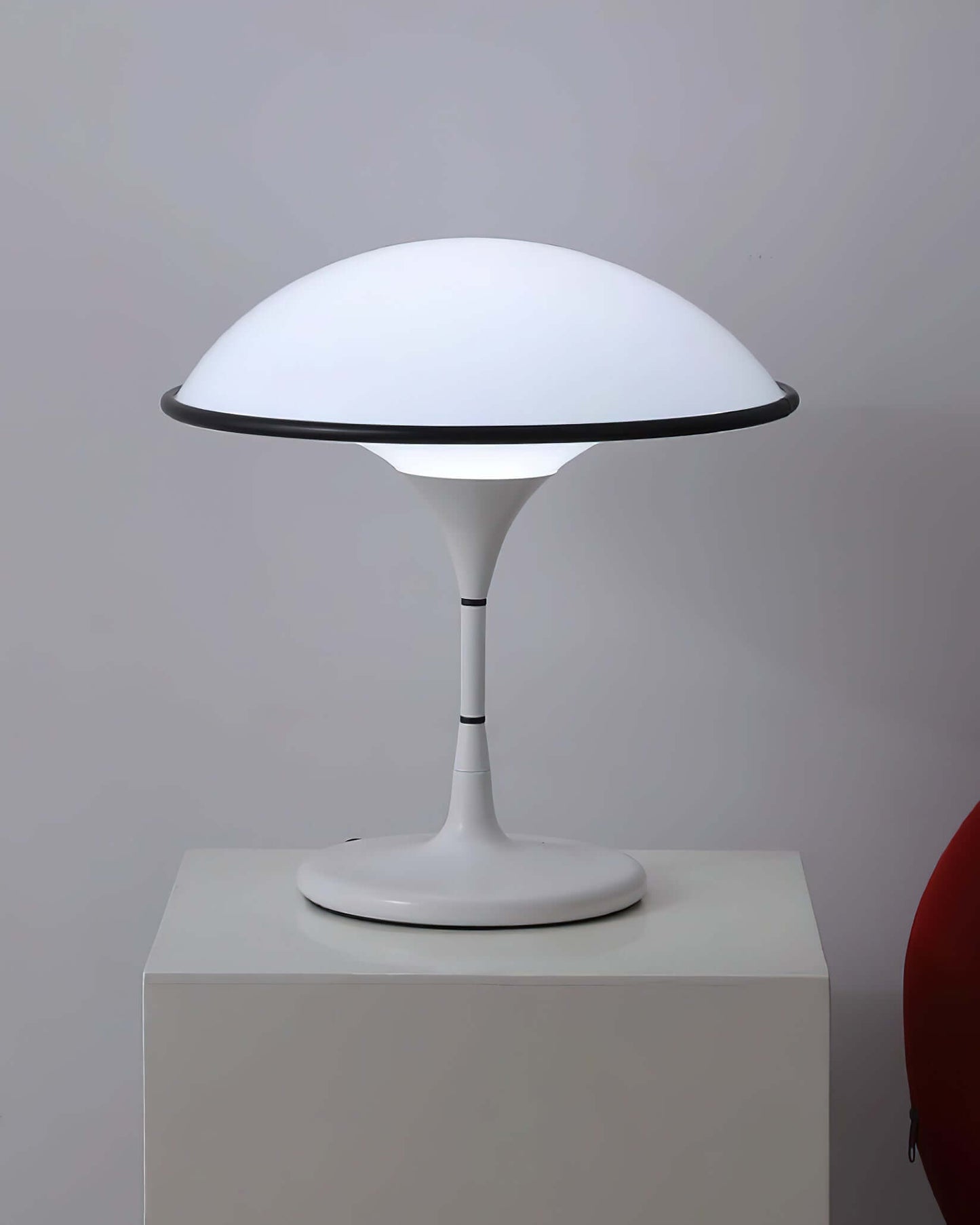 Elegant Bordlampe i Retro-Moderne Design