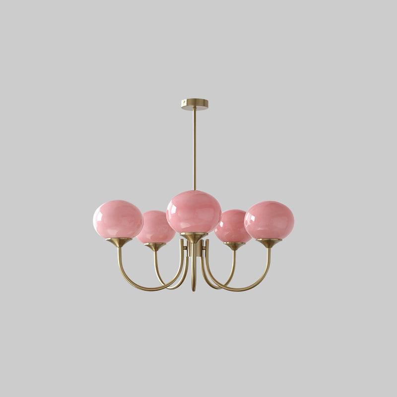 Elegant Lysekrone med Gyldne Detaljer & Lyserøde Glasskærme