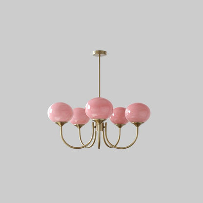 Elegant Lysekrone med Gyldne Detaljer & Lyserøde Glasskærme