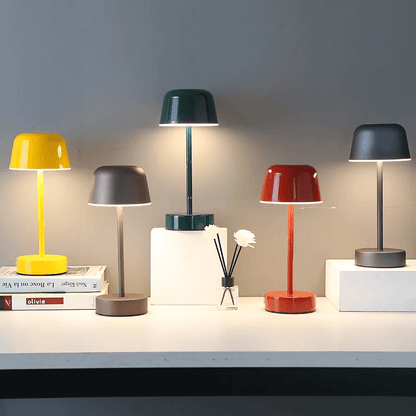 Genopladelig LED Bordlampe - Metaldesign