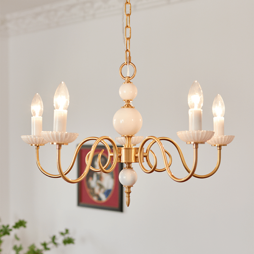 Elegant Retro Lysekrone i Cremefarvet Glas