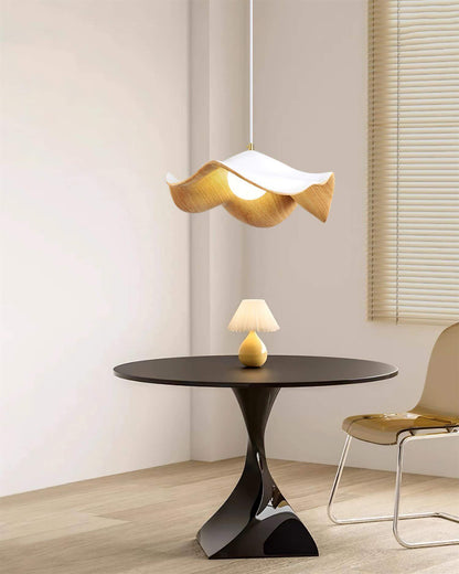 Unik Lotus Pendellampe i Harpiks & Metal