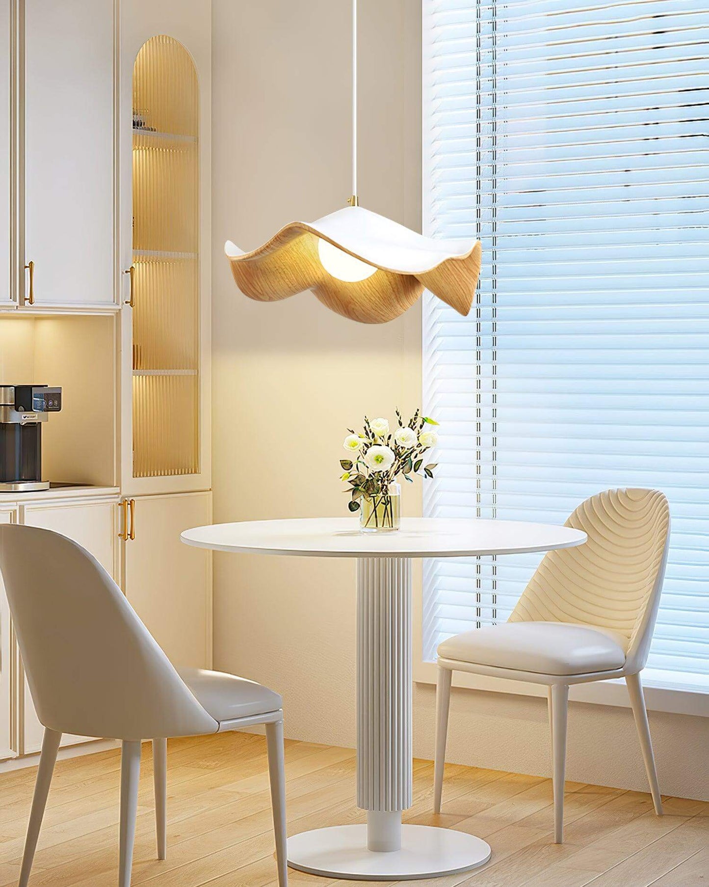 Unik Lotus Pendellampe i Harpiks & Metal