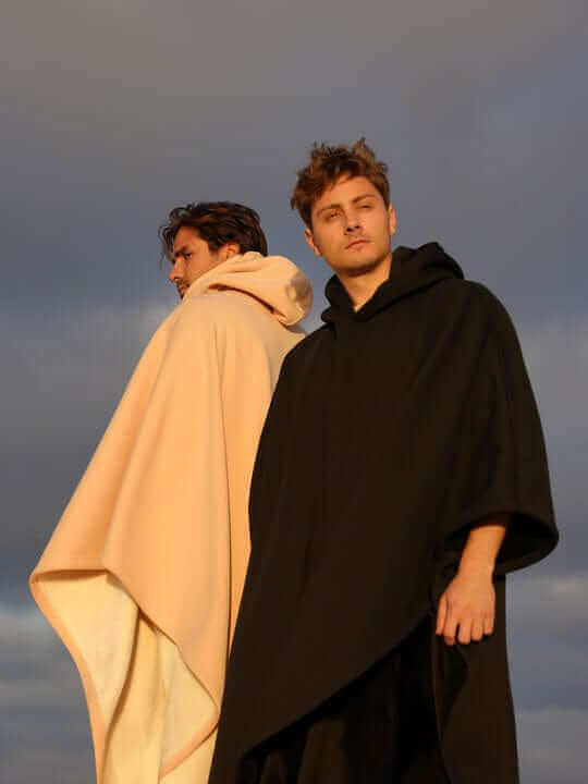 Slap af med vores hyggelige, vægtede hættetrøje