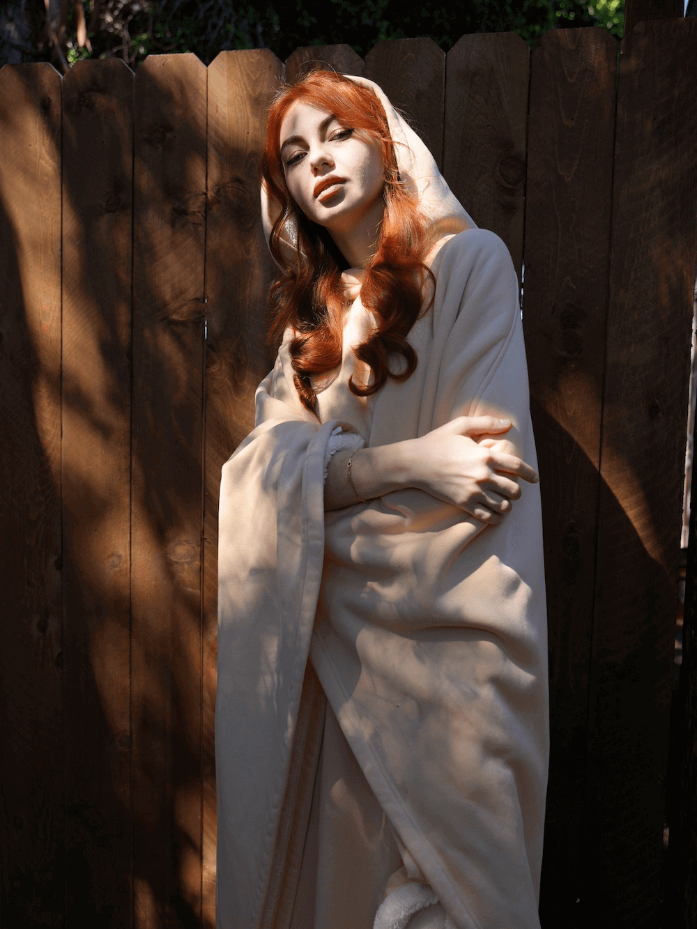 Slap af med vores hyggelige, vægtede hættetrøje