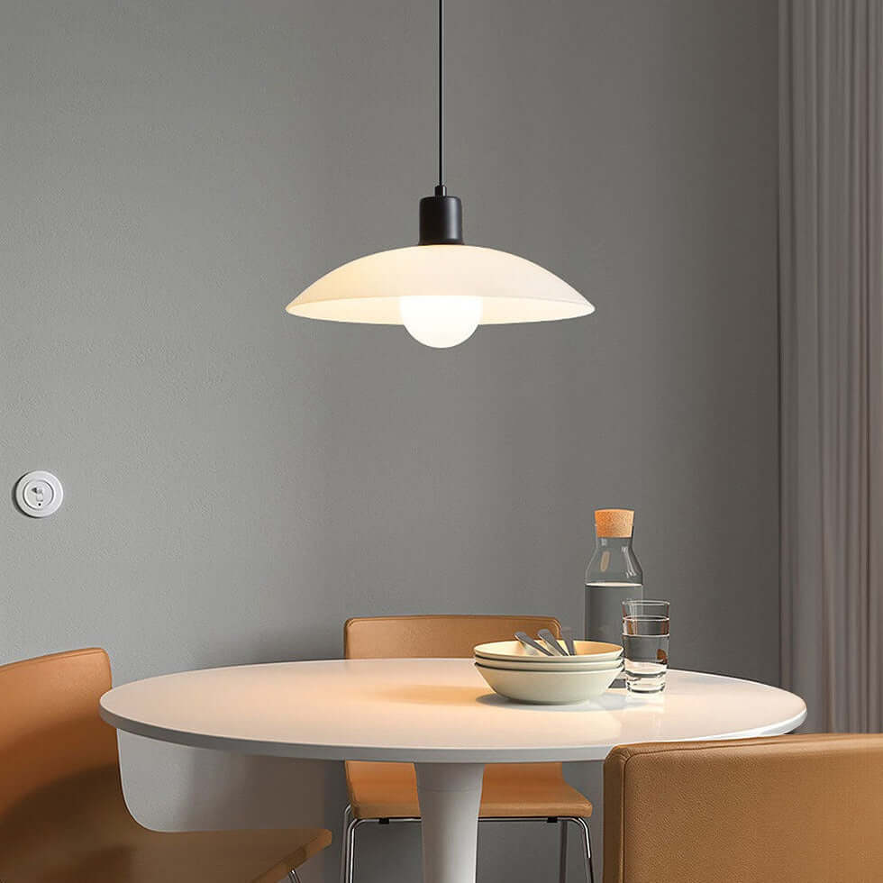 Minimalistisk hvid glas pendel
