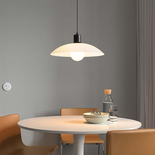 Minimalistisk hvid glas pendel