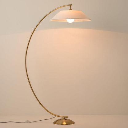 Elegant Gulvlampe med Stofskærm