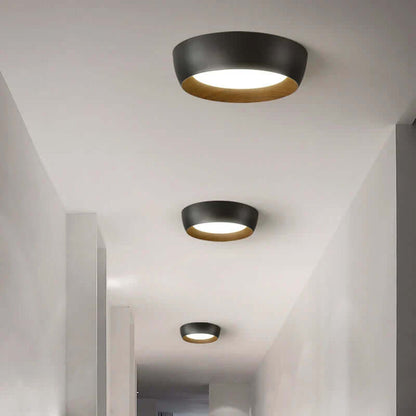 Minimalistisk LED loftslampe med trædetaljer
