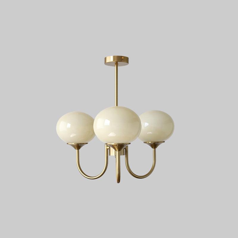 Elegant Lysekrone med Gyldne Detaljer & Lyserøde Glasskærme