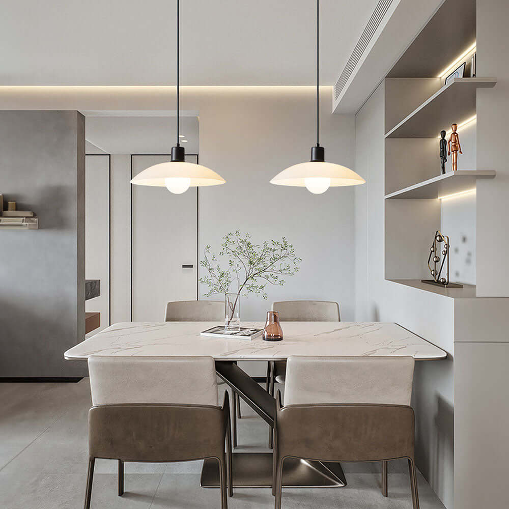 Minimalistisk hvid glas pendel